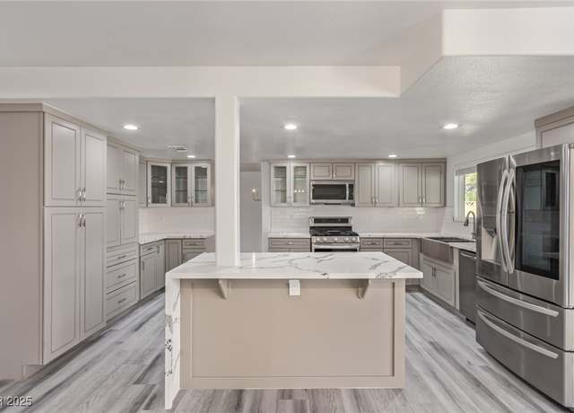 Property at 326 Fuente Dr, Henderson, NV 89014, 4 beds, 3 baths