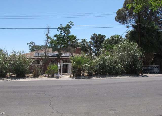 Property at 4950 Burnham Ave, Las Vegas, NV 89119, 2 beds, 2 baths