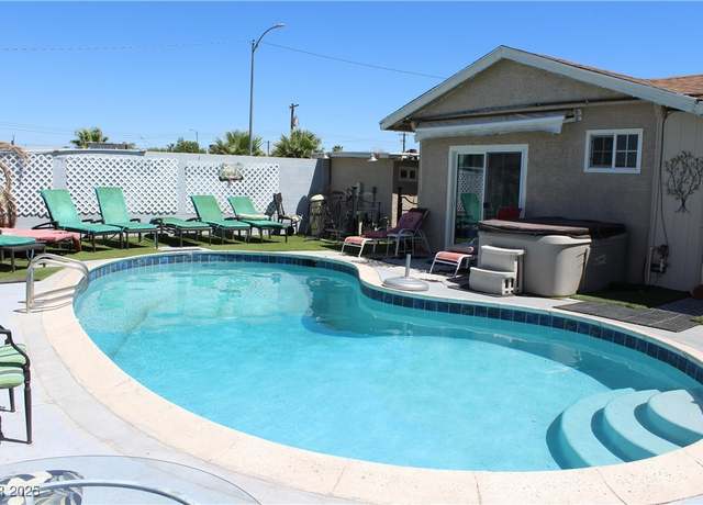 Property at 944 De Met Dr, Las Vegas, NV 89119, 6 beds, 3 baths