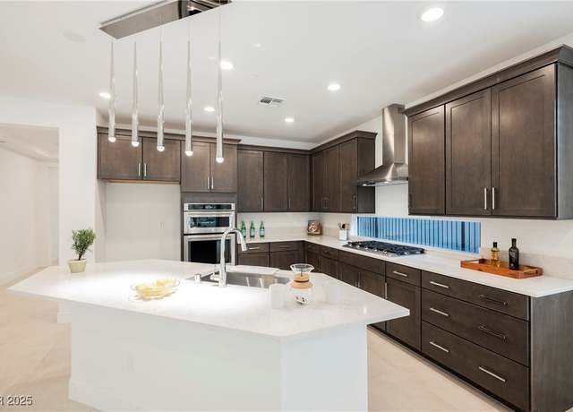 Property at 19 Desert Ivy Ln, Henderson, NV 89011, 2 beds, 2 baths