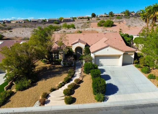 Property at 2386 Hardin Ridge Dr, Henderson, NV 89052, 2 beds, 2.5 baths