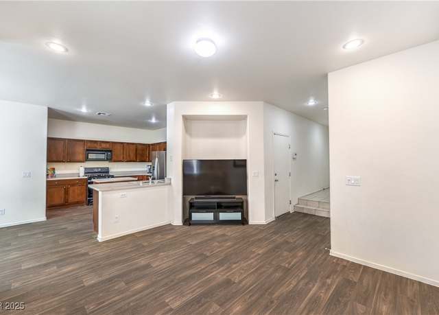 Property at 6623 Hurkling Stone Ave Ave, Las Vegas, NV 89139, 4 beds, 2.5 baths