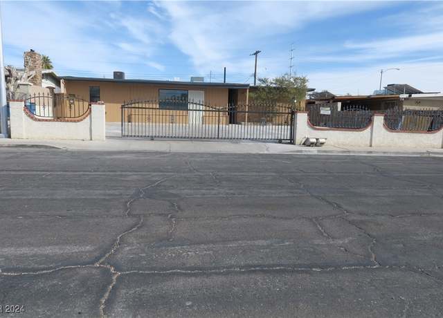 Property at 4818 Randall Dr, Las Vegas, NV 89122, 5 beds, 3 baths