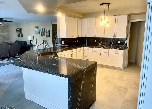 Property at 274 Helmsdale Dr, Henderson, NV 89014, 5 beds, 3 baths