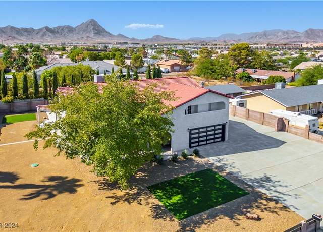 Property at 1571 Sundown Dr, Henderson, NV 89002, 4 beds, 3 baths