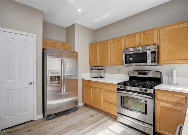 Property at 11092 Abbeyfield Rose Dr, Henderson, NV 89052, 3 beds, 2.5 baths