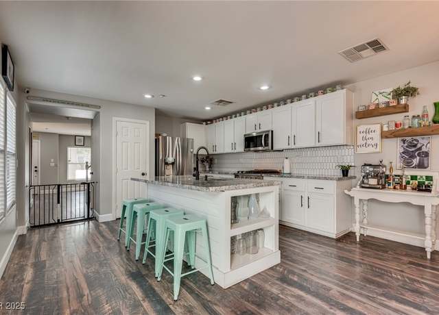 Property at 680 Moonlight Stroll St, Henderson, NV 89002, 3 beds, 2 baths