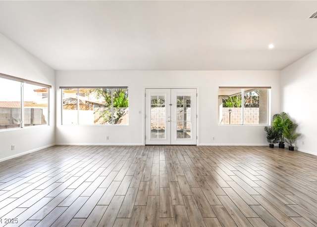 Property at 924 Highland Trails Ave, Henderson, NV 89015, 3 beds, 2 baths