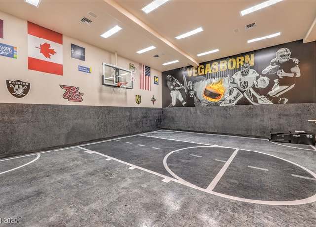 Property at 2086 Troon Dr, Henderson, NV 89074, 6 beds, 5 baths