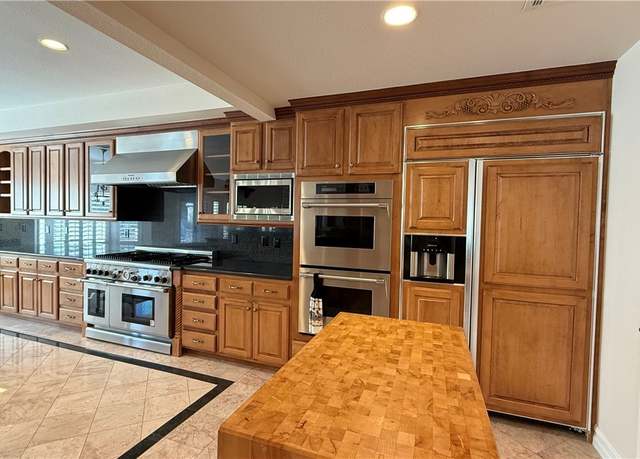 Property at 8821 Sandspring Dr, Las Vegas, NV 89134, 2 beds, 2 baths