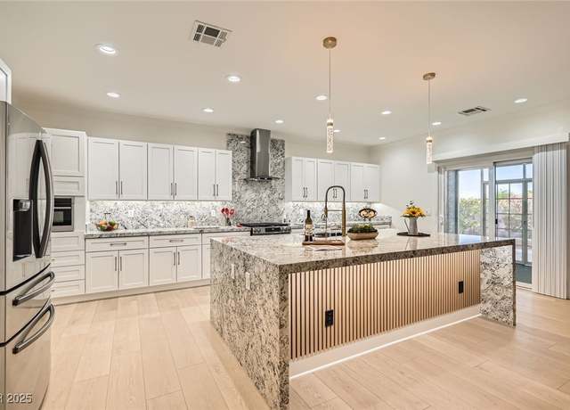 Property at 2372 Perrysburg Dr, Henderson, NV 89044, 2 beds, 2 baths