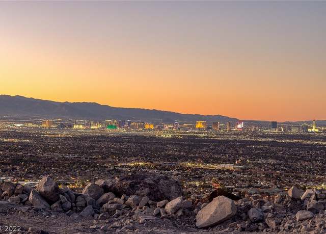 Property at 631 Grand Rim Dr, Henderson, NV 89012