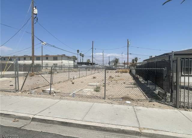 Property at 132 W Chicago Ave, Las Vegas, NV 89102