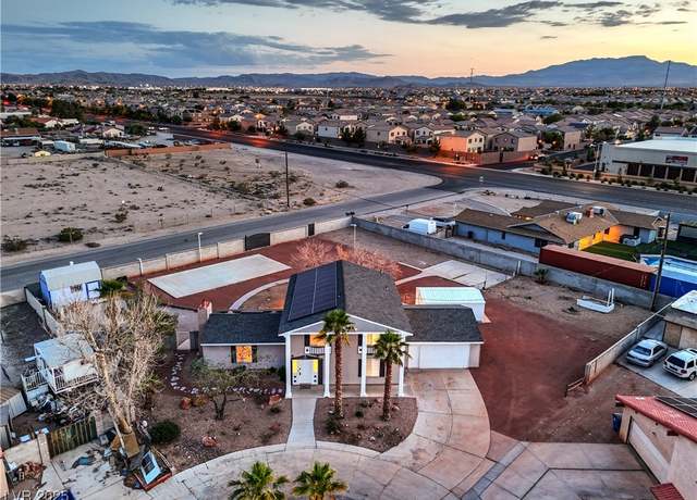 Property at 7477 Ullom Dr, Las Vegas, NV 89139, 5 beds, 3 baths