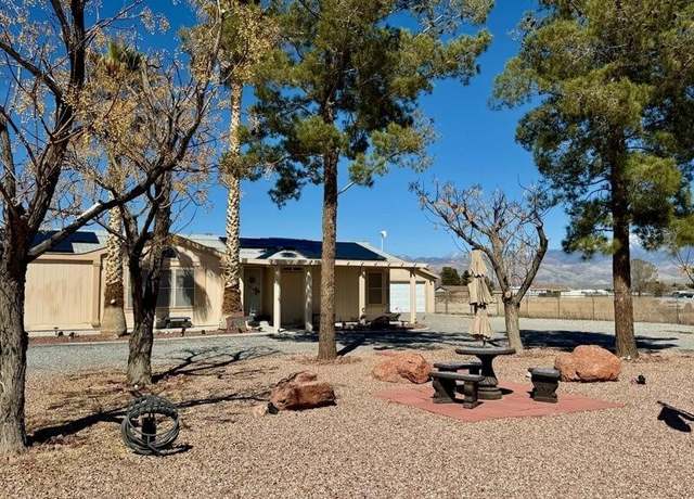Property at 3330 Paiute Blvd, Pahrump, NV 89061, 3 beds, 2 baths