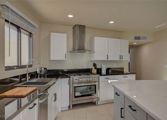 Property at 4729 Bennett Dr, Las Vegas, NV 89121, 3 beds, 2 baths