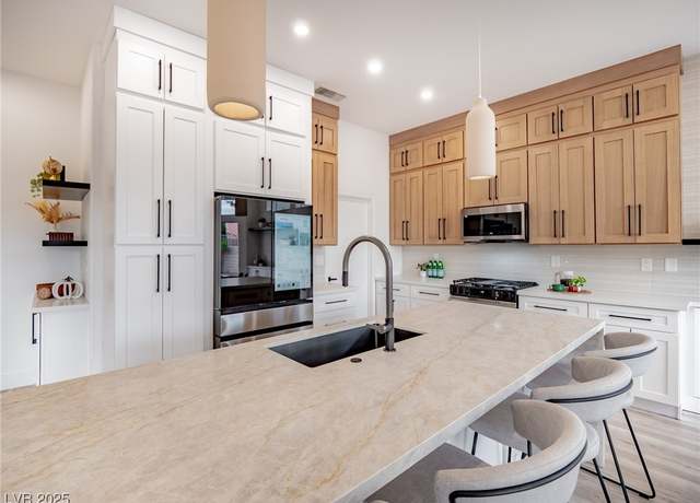 Property at 10036 Keysborough Dr, Las Vegas, NV 89134, 2 beds, 2 baths