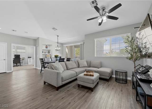 Property at 2325 Windmill Pkwy #1124, Henderson, NV 89074, 2 beds, 1.5 baths