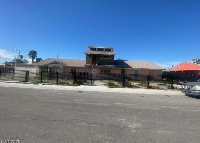 Property at 130 Palm Ln, Las Vegas, NV 89101, 12 beds, 6 baths