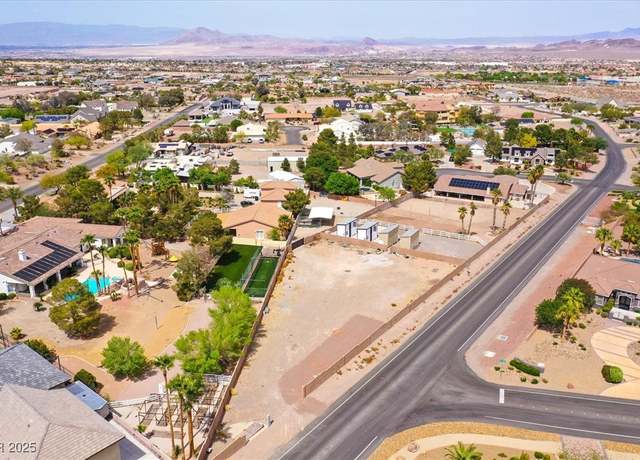 Property at 631 Lomprey Ave, Henderson, NV 89002, 5 beds, 5.5 baths