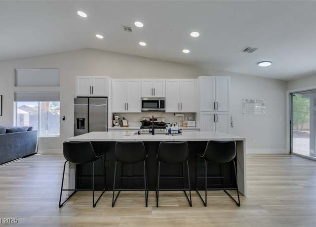 Property at 1673 Golden Vista Dr, Las Vegas, NV 89123, 4 beds, 2 baths
