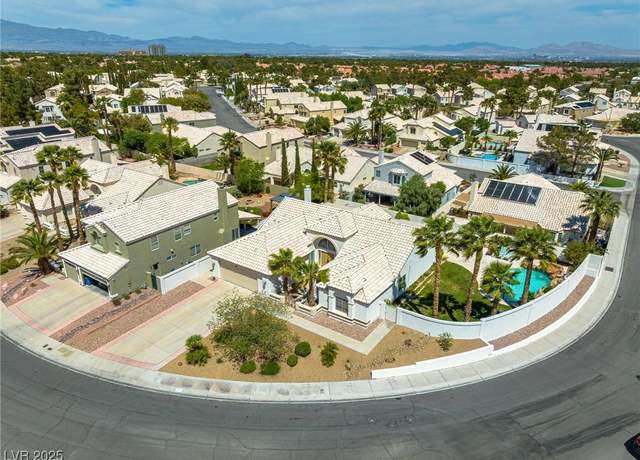 Property at 2212 Marble Gorge Dr, Las Vegas, NV 89117, 4 beds, 2.5 baths