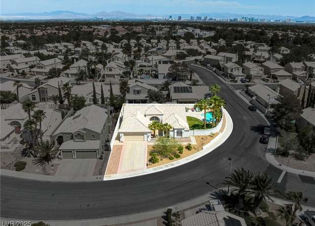 Property at 2212 Marble Gorge Dr, Las Vegas, NV 89117, 4 beds, 2.5 baths