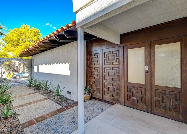 Property at 945 Vegas Valley Dr, Las Vegas, NV 89109, 3 beds, 2.5 baths