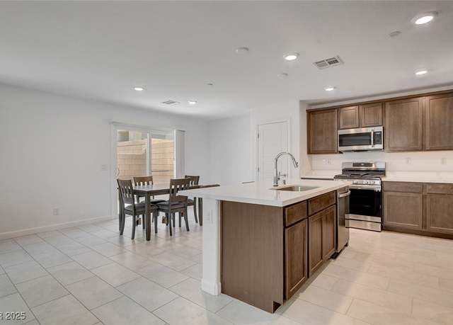 Property at 323 Bay Village Pl, Henderson, NV 89011, 3 beds, 2.5 baths
