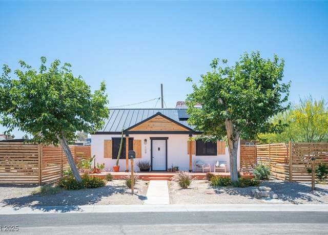 Property at 108 Verdy Ln, Las Vegas, NV 89101, 2 beds, 1 bath