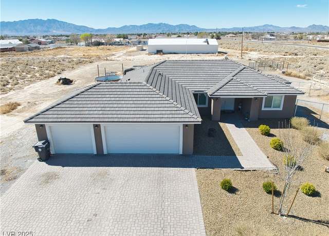 Property at 3050 Oakridge Ave, Pahrump, NV 89048, 3 beds, 2 baths