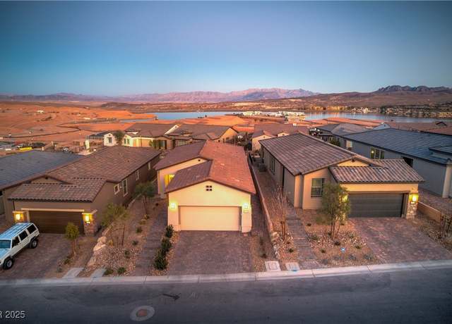 Property at 92 Stone Bluff Ln, Henderson, NV 89011, 2 beds, 2 baths