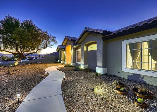 Property at 1630 Sundown Dr, Henderson, NV 89002, 4 beds, 2.5 baths