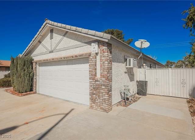 Property at 2004 Canterbury Dr Dr, Las Vegas, NV 89119, 3 beds, 2.5 baths