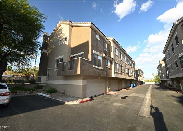 Property at 2775 Red Vista Ct, Henderson, NV 89074, 2 beds, 2.5 baths