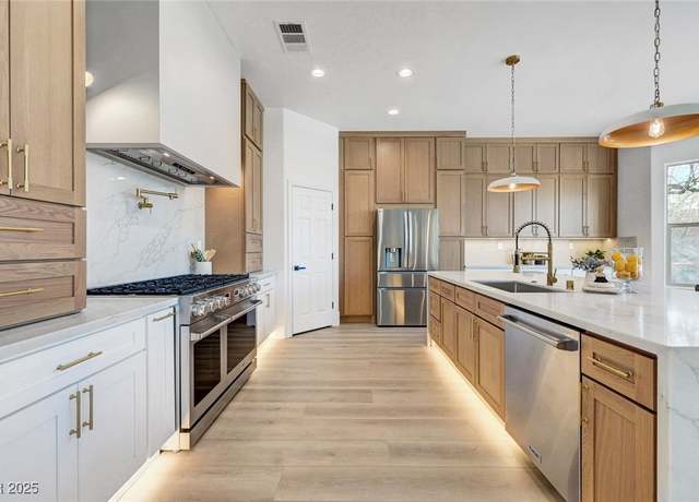 Property at 7808 Foothill Ash Ave, Las Vegas, NV 89117, 5 beds, 3.5 baths