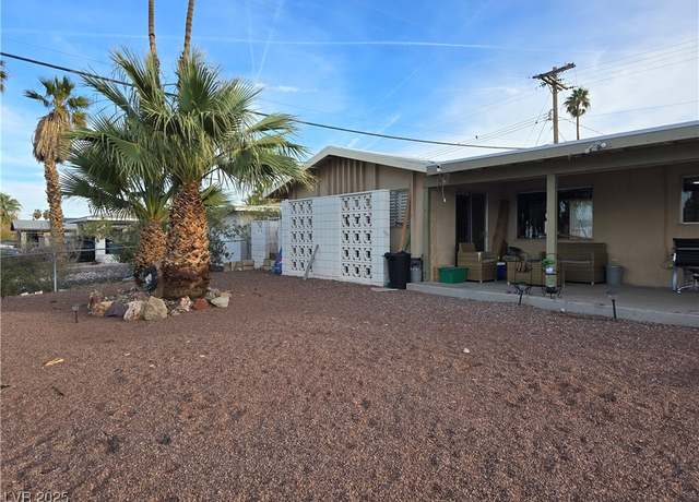 Property at 1389 Pawnee Dr, Las Vegas, NV 89169, 3 beds, 2 baths