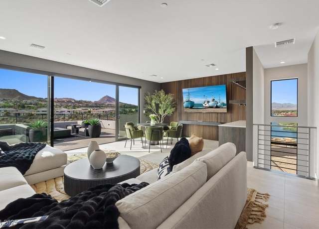 Property at 40 Heron Harbour Dr, Henderson, NV 89011, 4 beds, 3.5 baths