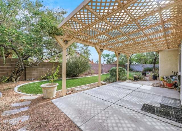 Property at 1078 Broomfield Dr, Henderson, NV 89074, 3 beds, 2.5 baths