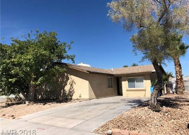 Property at 6196 W University Ave, Las Vegas, NV 89103, 3 beds, 3 baths
