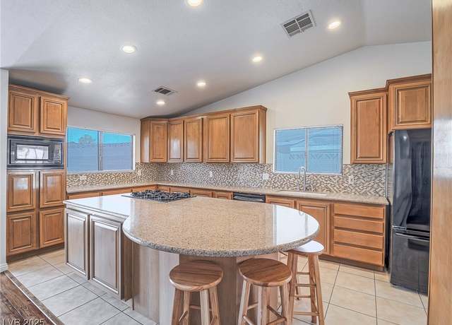 Property at 4913 Holly Grove Dr, Las Vegas, NV 89130, 3 beds, 2 baths