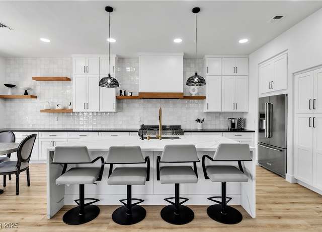 Property at 9513 Villa Ridge Dr, Las Vegas, NV 89134, 3 beds, 2.5 baths
