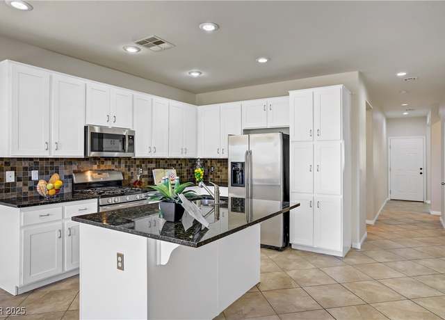 Property at 925 Wagner Valley St, Henderson, NV 89052, 3 beds, 2.5 baths