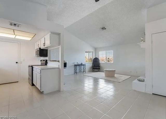 Property at 5841 Medallion Dr #202, Las Vegas, NV 89122, 1 bed, 1 bath