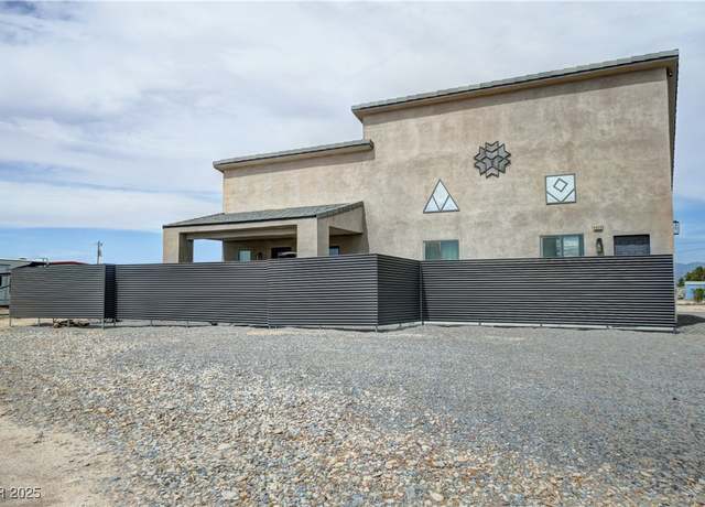 Property at 4830 E Comanche Dr, Pahrump, NV 89061, 1 bed, 1 bath