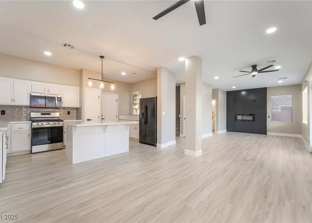 Property at 1442 Summer Glow Ave, Henderson, NV 89012, 3 beds, 2.5 baths