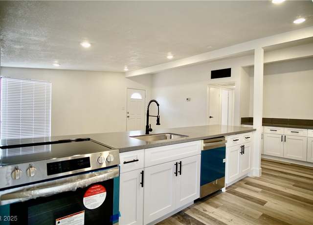 Property at 1944 Allen Ave, Henderson, NV 89011, 3 beds, 2.5 baths