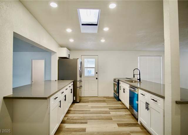 Property at 1944 Allen Ave, Henderson, NV 89011, 3 beds, 2.5 baths