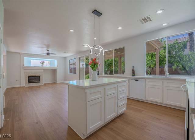Property at 1371 Cumulus Ct, Henderson, NV 89014, 5 beds, 3 baths