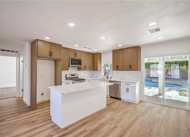 Property at 158 Palisade Ave, Las Vegas, NV 89110, 4 beds, 2 baths